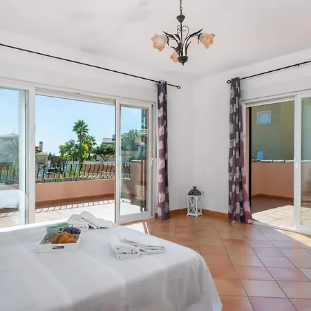 Amanda - Plusholidays Villa *