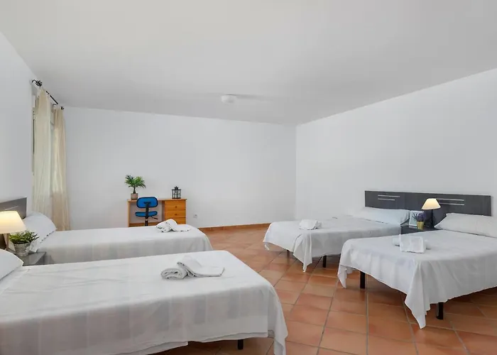 Amanda - Plusholidays Кальпе