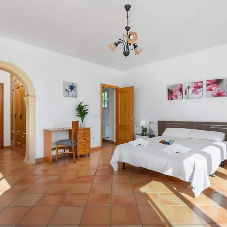 Amanda - Plusholidays Villa Calpe