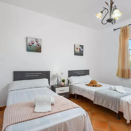 Amanda - Plusholidays קלפה