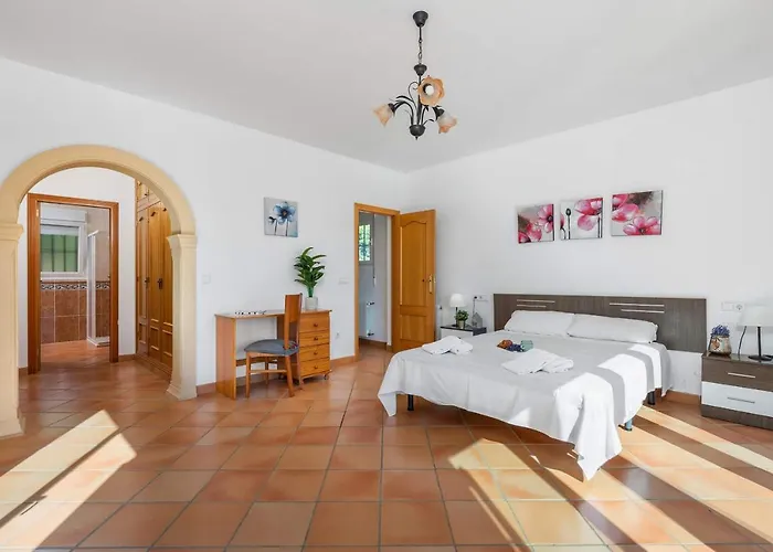 Amanda - Plusholidays Villa Calpe