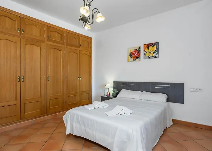 Amanda - Plusholidays Villa Calpe