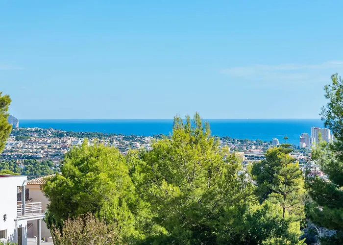 Amanda - Plusholidays Villa *