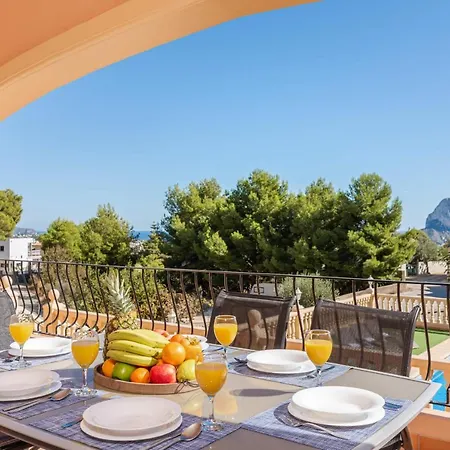 Amanda - Plusholidays Vila Calpe