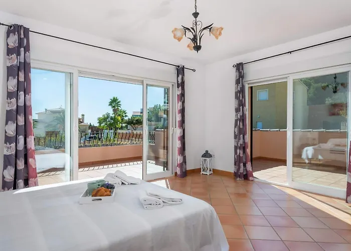 Amanda - Plusholidays Vila *